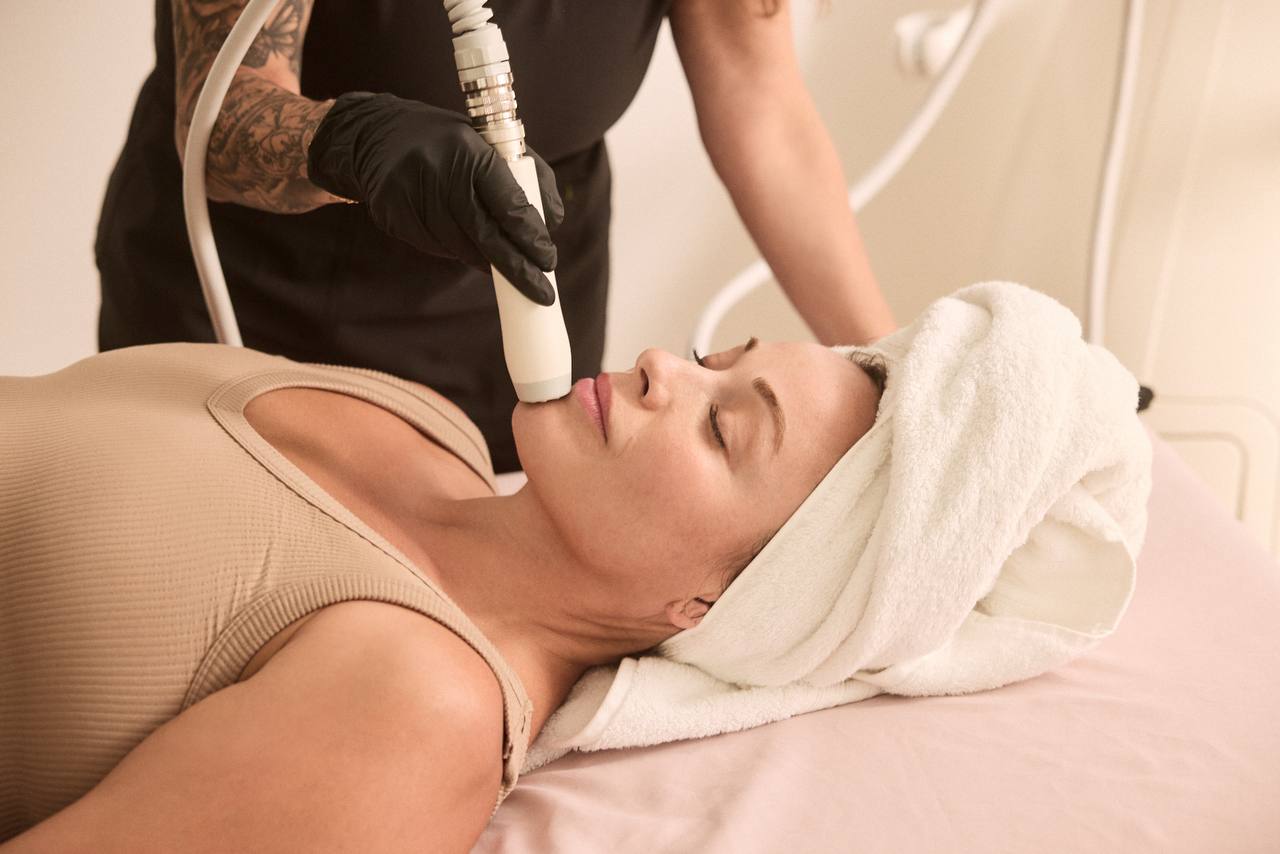 T-Shape 2 facial lifting and jawline definition for Ozempic Face recovery Manhattan.